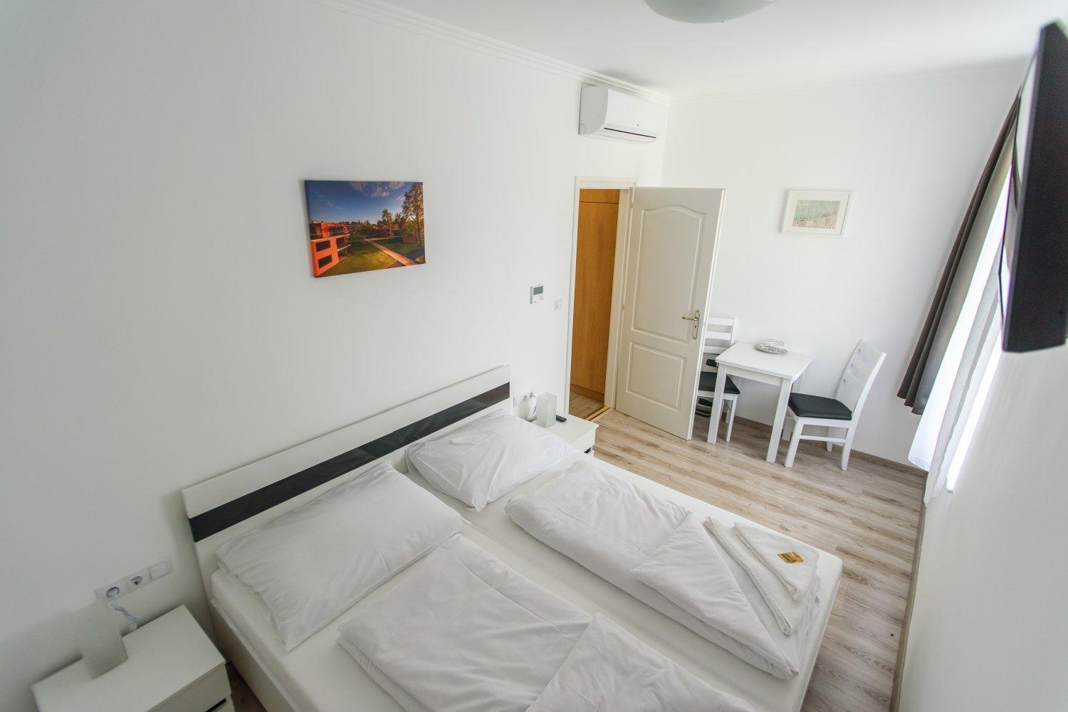Bl Garden Panzio Bed & Breakfast Balatonlelle Exterior photo